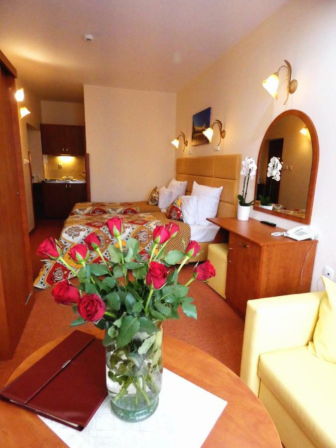 Aparthotel Adler Kraków Exteriör bild