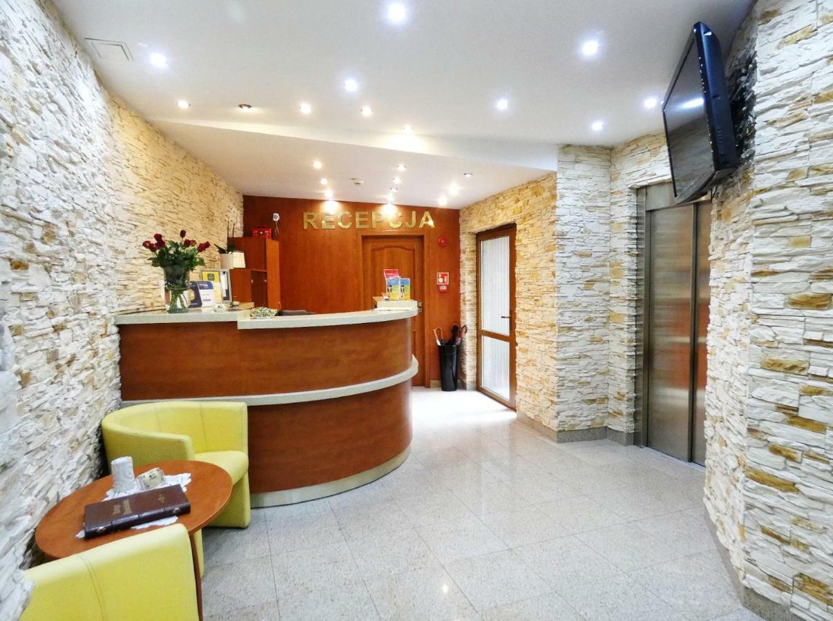 Aparthotel Adler Kraków Exteriör bild